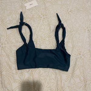 MIKOH Jamaica Top in Scuba size Medium- never worn